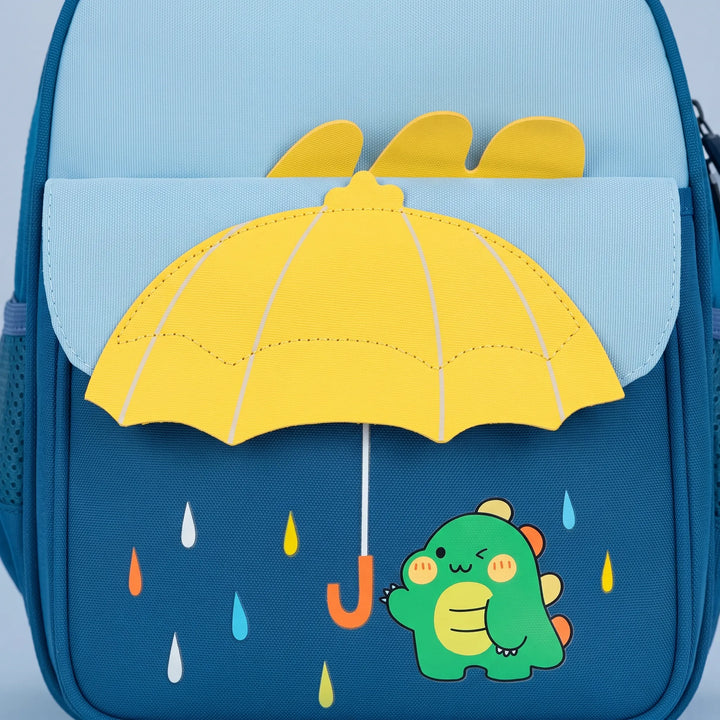 Süßer Kindergartenrucksack mit lebhaftem Cartoon-Muster, robustem Nylon und praktischem Brustgurt.
