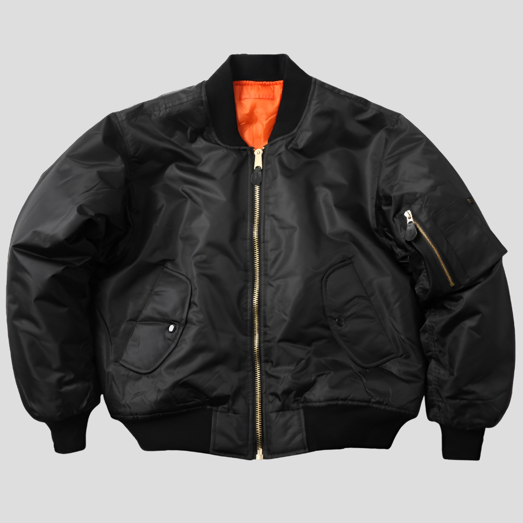 Person in Bewegung trägt bequeme, klassische Unisex Bomberjacke Nicole, perfekt als Alltagsjacke.