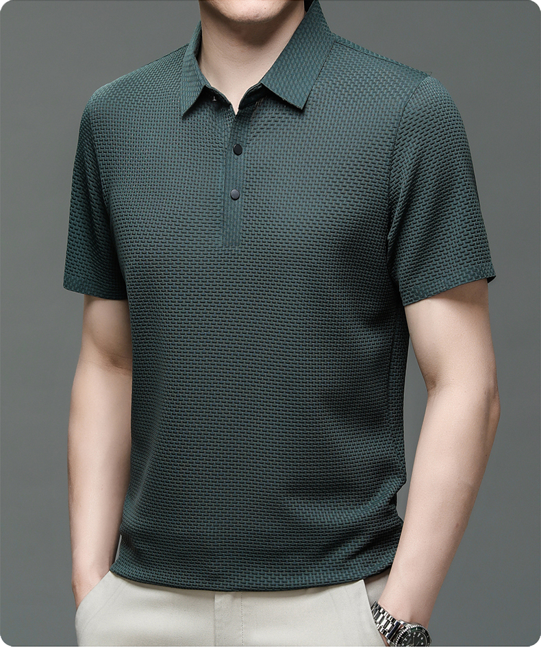 Hochwertiges Herren Kurzarm Poloshirt mit angenehmer Struktur, pflegeleicht.