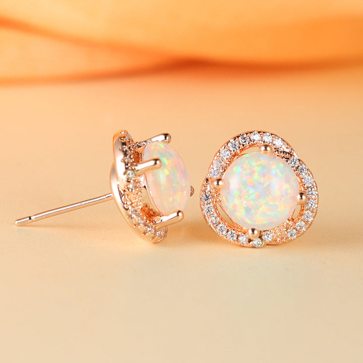 Trendige Damen-Schmuckstücke: Kleeblatt-Ohrringe aus Opal, ein eleganter und bedeutungsvoller Glücksbringer.