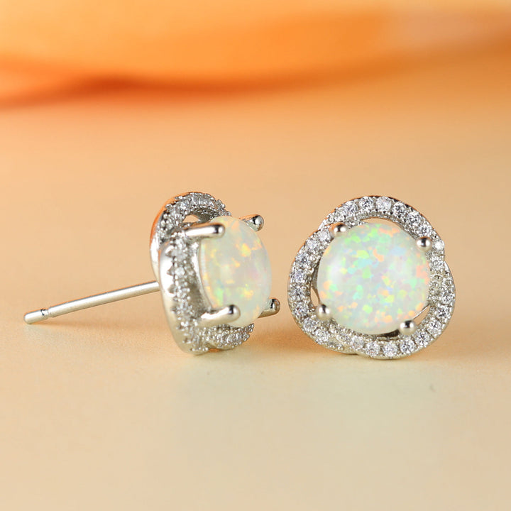 Glücksbringer-Ohrringe: Zierliche Kleeblatt-Ohrringe mit Opal, ideal als Geschenk für Frauen.