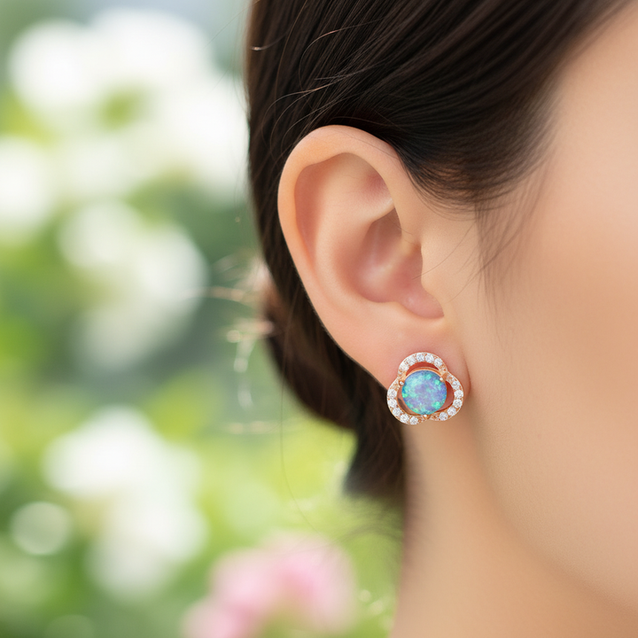 Damen Kleeblatt-Ohrringe aus Opal in Roségold, eleganter Glücksbringer-Schmuck mit Zirkonia.