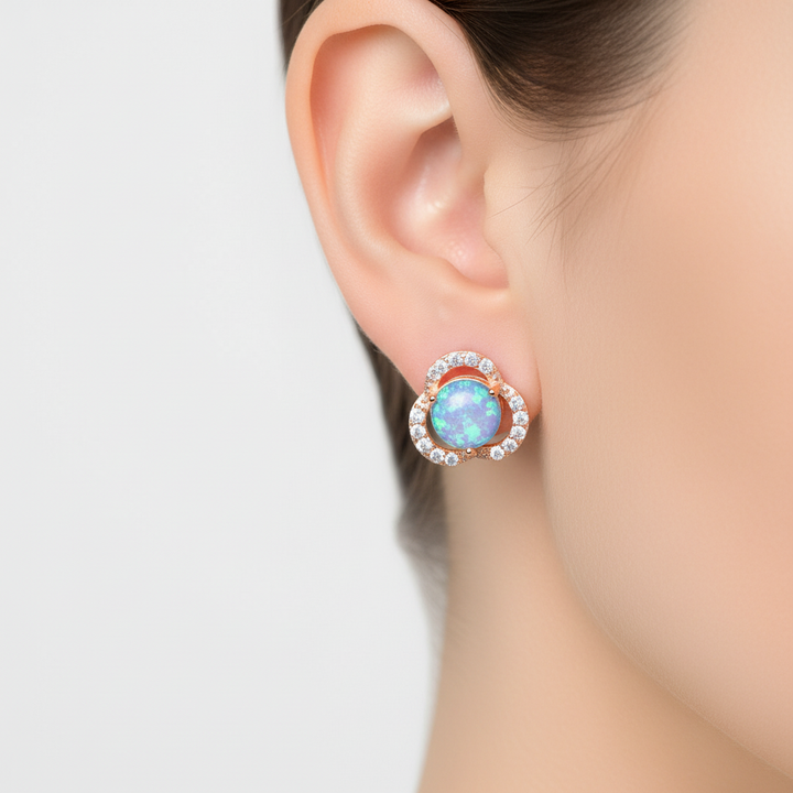 Elegante Damen Kleeblatt-Ohrringe mit schimmerndem Opal, Glücksbringer-Design für besondere Anlässe.