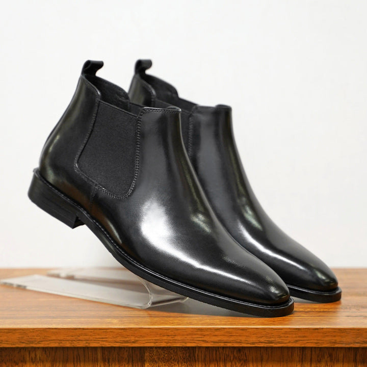 Bequeme Herren Slip-On Chelsea Boots, schwarze Knöchelstiefel mit Gummieinsätzen für einfaches An- & Ausziehen.