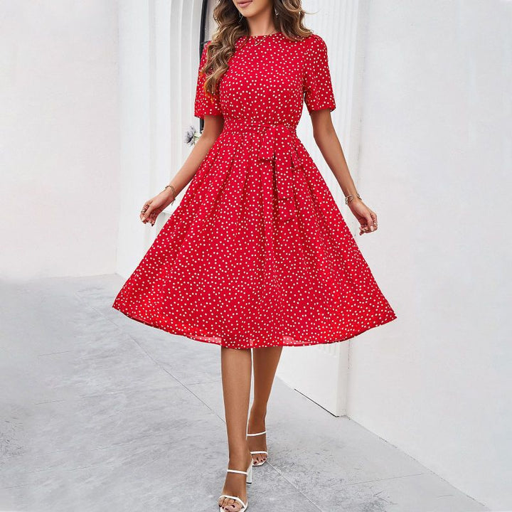 Modisches Damen Midikleid mit stilvollen Punkten, das Eleganz und hohen Tragekomfort vereint.