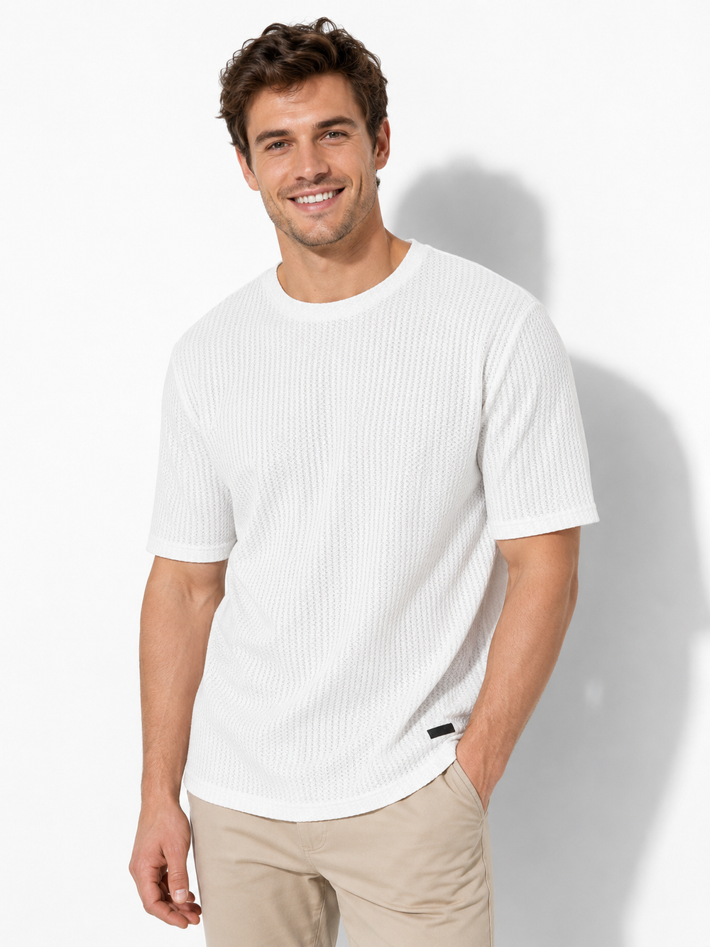 Schwarzes Herren T-Shirt, kurzarm, Rundhals, mit Komfortstruktur. Modernes, bequemes Basic für Freizeit.