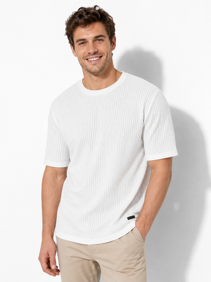 Schwarzes Herren T-Shirt, kurzarm, Rundhals, mit Komfortstruktur. Modernes, bequemes Basic für Freizeit.