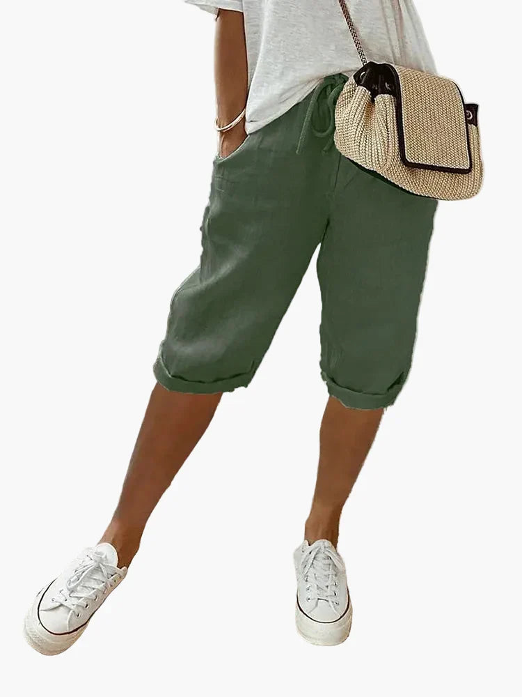 Bequeme Damen Sommerhose Capri in Leinen-Optik, perfekt für Urlaub und Freizeit. Mit Kordelzug und umgeschlagenem Saum.
