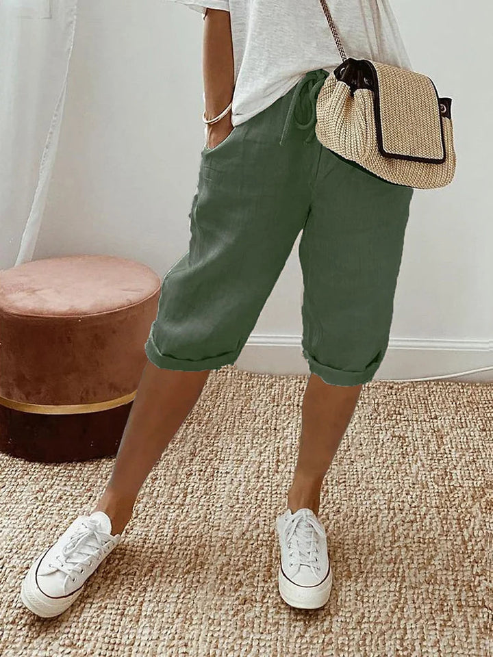 Schwarze, lässige Damen Caprihose Sophie für den Sommer, bequem und vielseitig.