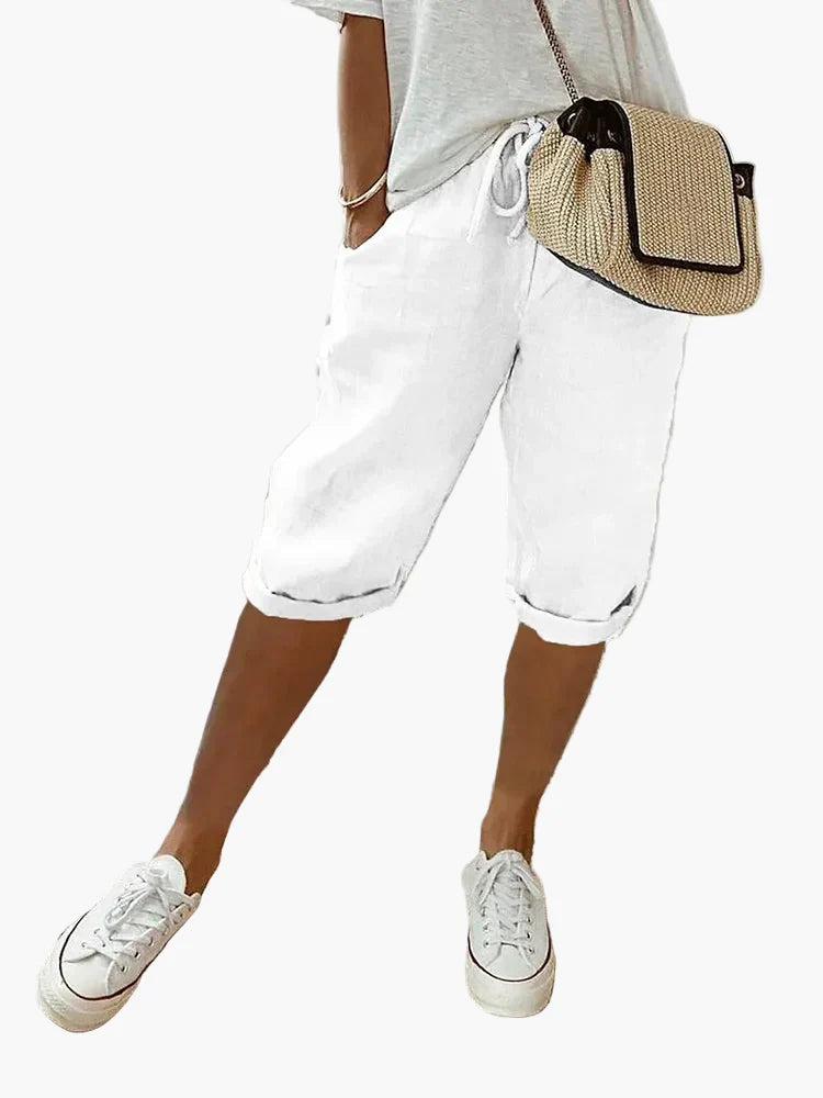 Damen Caprihose in Leinen-Optik mit praktischem Kordelzug an der Taille und modischem Umschlag-Saum für Sommer.