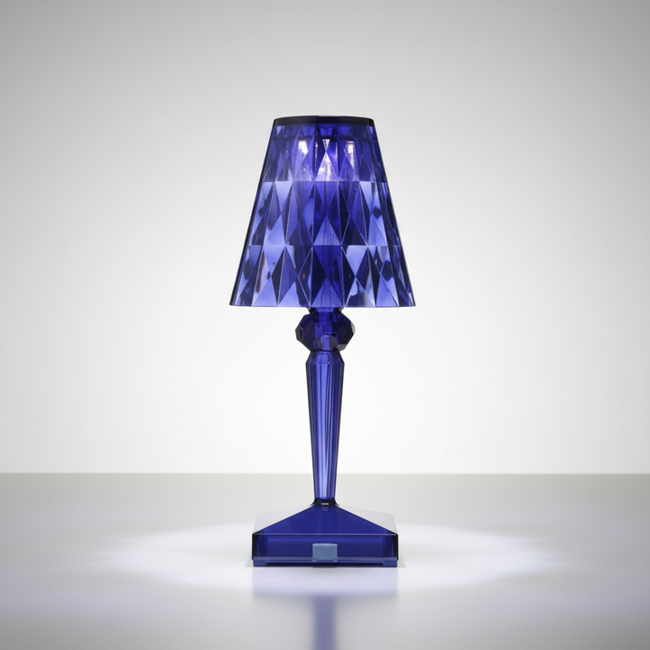 Glamouröse Kristalllampe, zeitlose Tischleuchte für ein elegantes und modernes Ambiente.