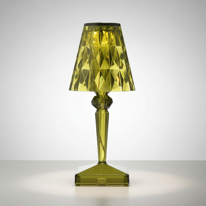 Stilvolle Kristalloptik Tischlampe Prismara, die perfekte Dekolampe für Ihr Schlafzimmer.