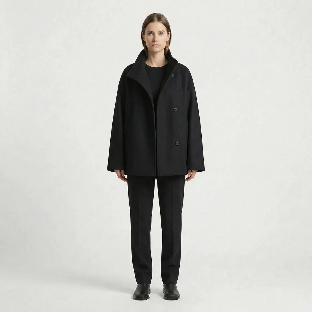 Kurz geschnittener Damen Doppelreiher Alea, vielseitig als Mantel oder Jacke für Casual & Business.