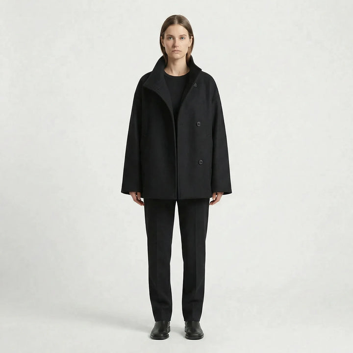Kurz geschnittener Damen Doppelreiher Alea, vielseitig als Mantel oder Jacke für Casual & Business.