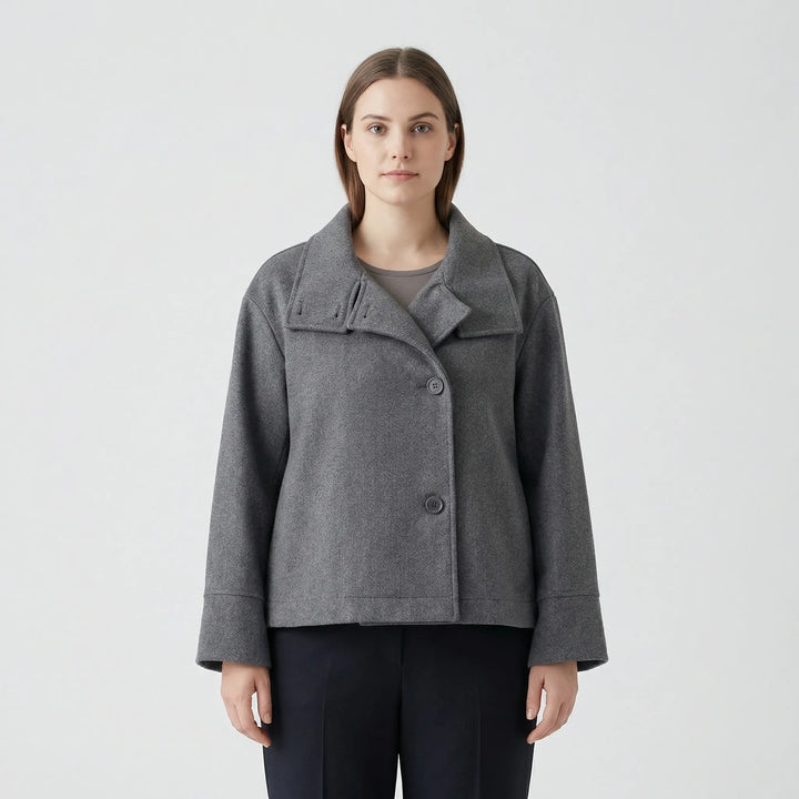 Damen Kurzmantel Alea, kurz geschnittener Doppelreiher, eine stilvolle und elegante Jacke für jede Gelegenheit.