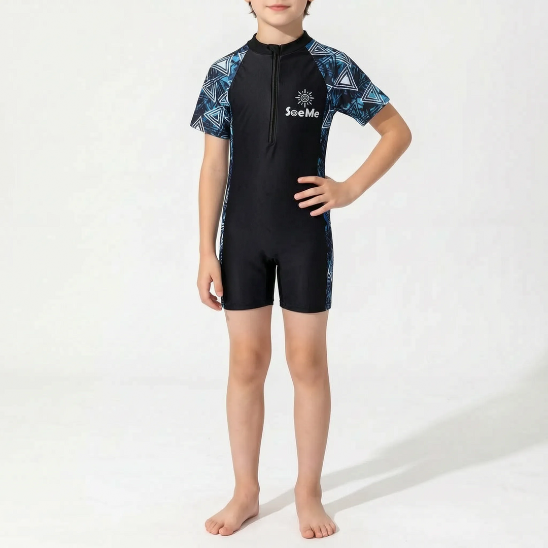 Detailansicht des Stoffes vom Kinder Kurzarm-Schwimmanzug, schnelltrocknend & bequem für Kindermode.