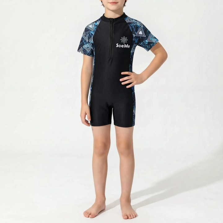 Detailansicht des Stoffes vom Kinder Kurzarm-Schwimmanzug, schnelltrocknend & bequem für Kindermode.