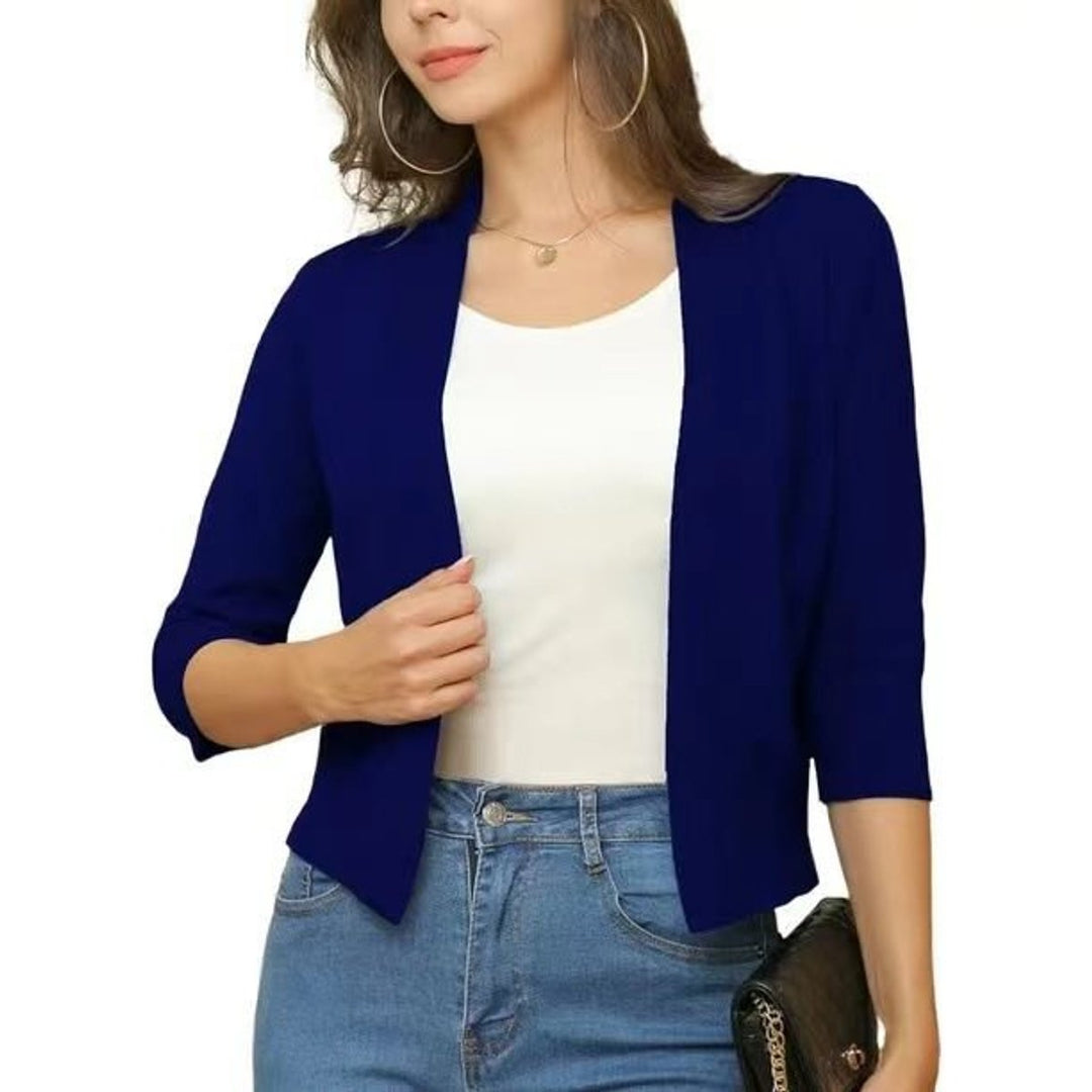 Leichter Damen Kurzcardigan mit 3/4-Ärmeln, perfekte Übergangsjacke für warme Tage.