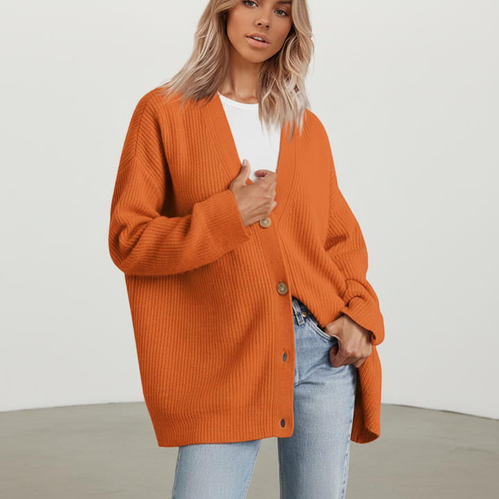 Vielseitiger Damen V-Ausschnitt Pullover, kombiniert elegant oder casual. Ein Must-have für Herbst- & Wintergarderobe.