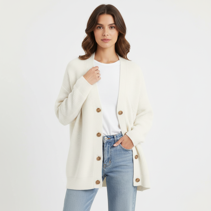 Stilvoller Damen Strickpullover mit V-Ausschnitt, kuschelweich & atmungsaktiv. Ideal für Übergangszeit & kalte Tage.
