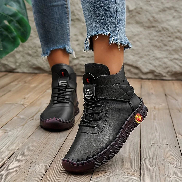Robuste schwarze Stiefeletten für Damen: Elegante Herbststiefel mit Schnürung, perfekt für Outdoor.
