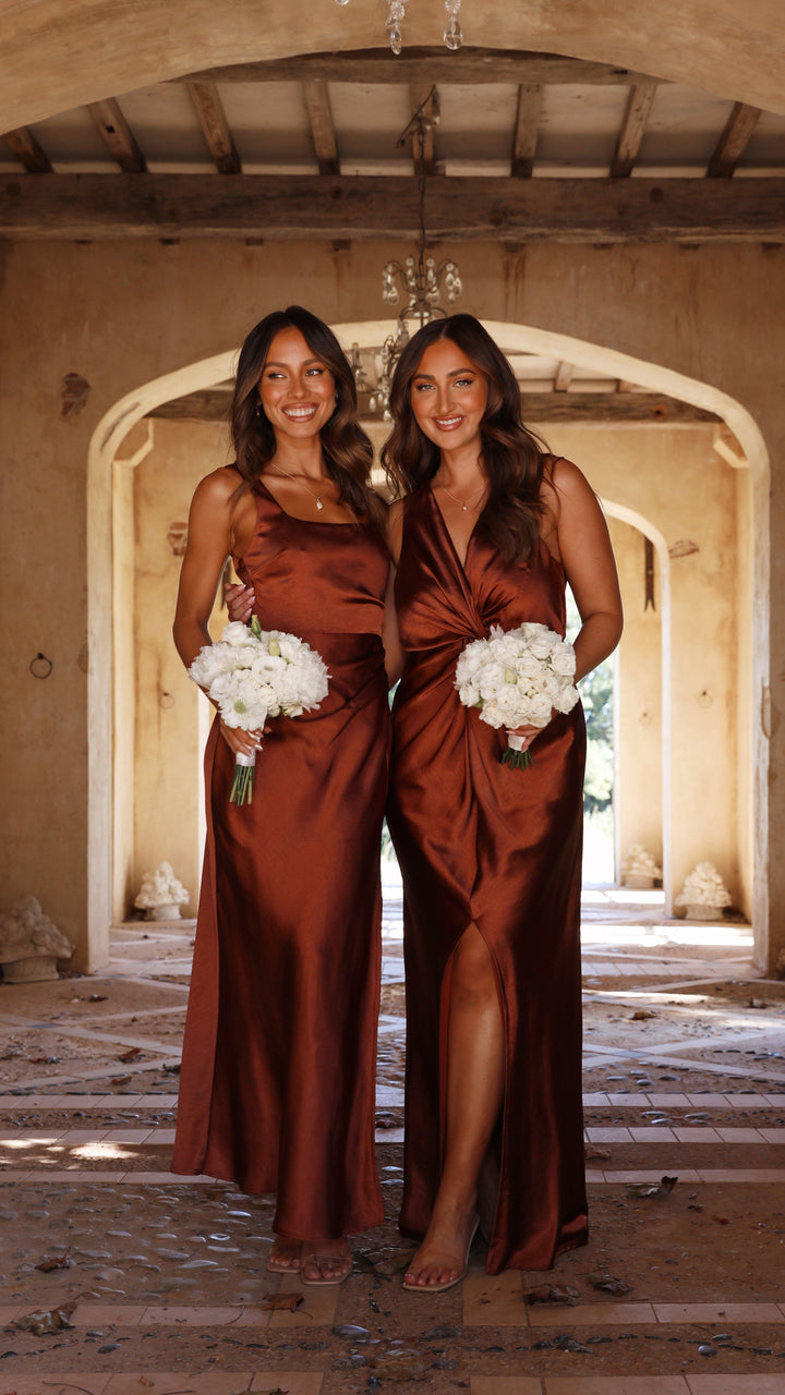 Elegantes Damen-Maxikleid XL in Braun, mit eckigem Ausschnitt für besondere Anlässe.