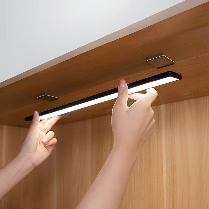 Wiederaufladbare LED Leiste mit Bewegungsmelder, perfekt als Flur- oder Nachtlicht.