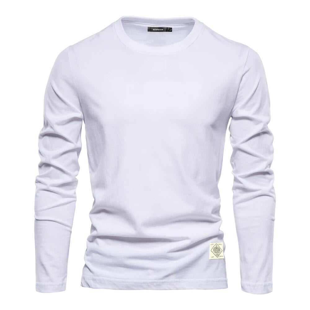Klassisches Herren Langarmshirt Joris aus weicher Baumwolle. Zeitloser Stil für Alltag & Freizeit.