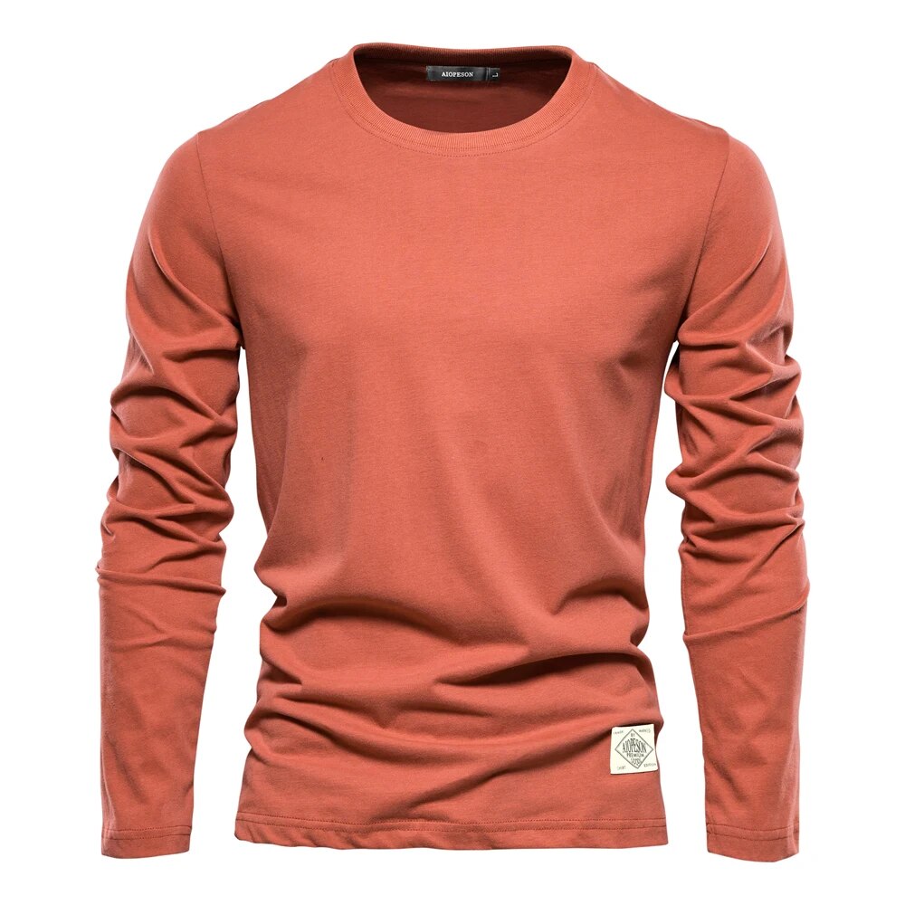 Herren Baumwoll-Langarmshirt. Zeitloses Oberteil, perfekt als stilvolles Basic für jeden Anlass.