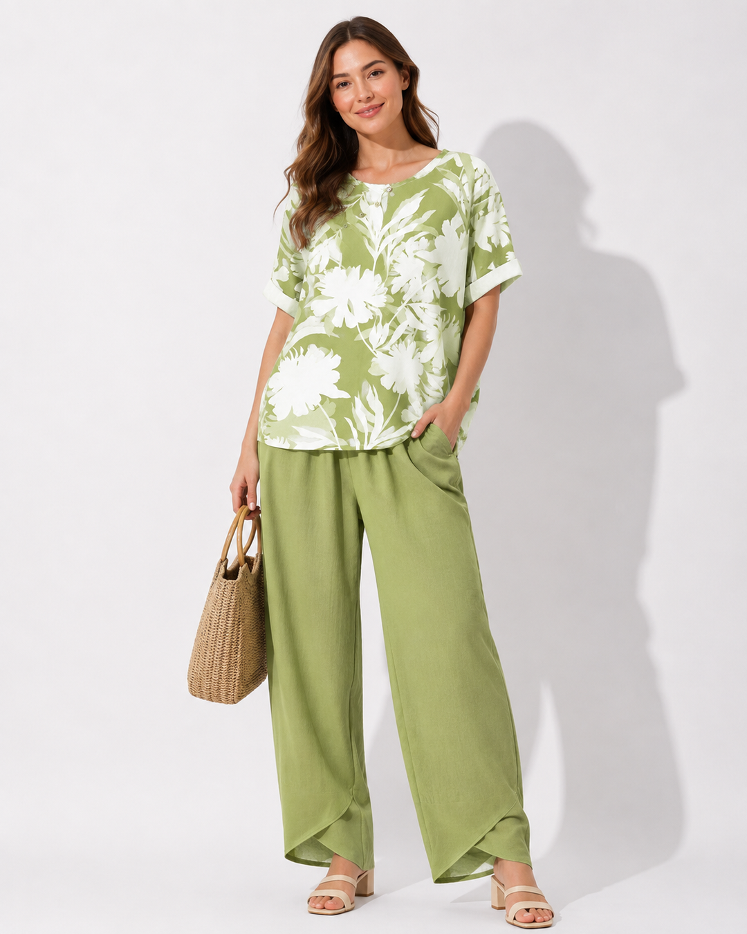 Damen Zweiteiler: modischer Freizeitanzug für Damen. Ideal für bequeme Alltagskleidung und Loungewear.