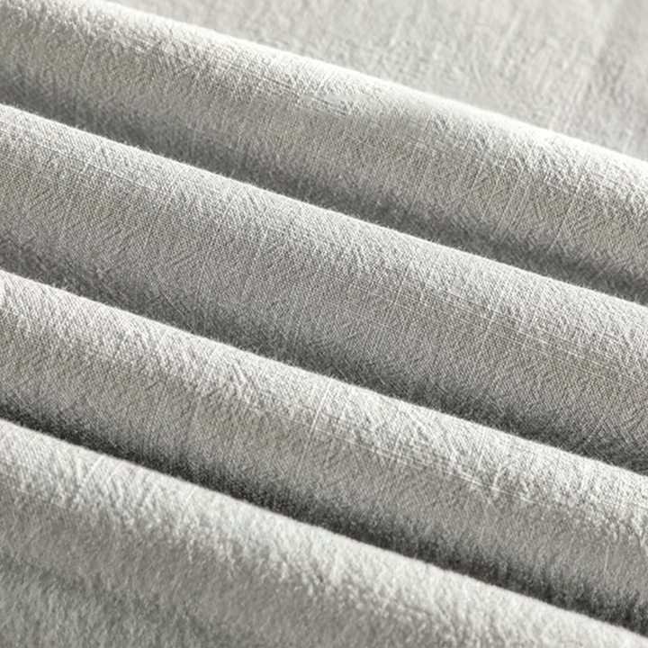 Bequemes & elegantes graues Herren Poloshirt. Kurzarm, leicht & luftig für stilvolle Sommer-Freizeitkleidung.
