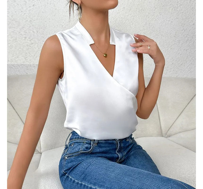 Damen Sommerbluse ärmellos mit V-Ausschnitt und modischem Kreuzdetail, locker geschnitten für Freizeitlooks.
