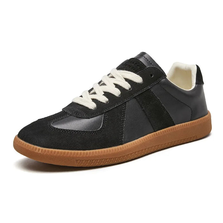 Schwarze Herren Sneaker, klassische Schnürschuhe, komfortabel & rutschfest für jeden Alltag.