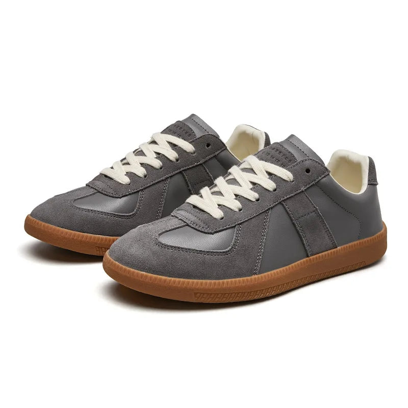Elegante Herren Sneaker als Schnürschuhe in Schwarz, komfortabel, rutschfest & für den täglichen Gebrauch.
