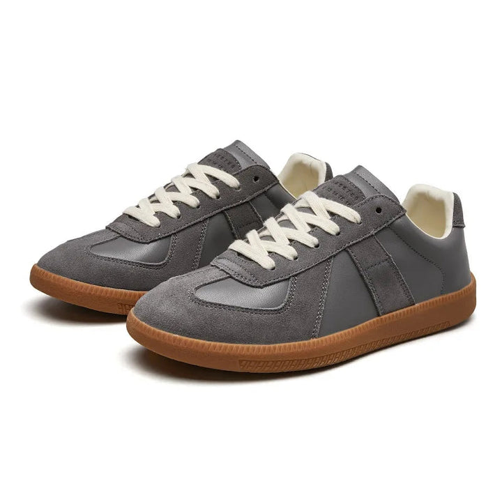 Elegante Herren Sneaker als Schnürschuhe in Schwarz, komfortabel, rutschfest & für den täglichen Gebrauch.
