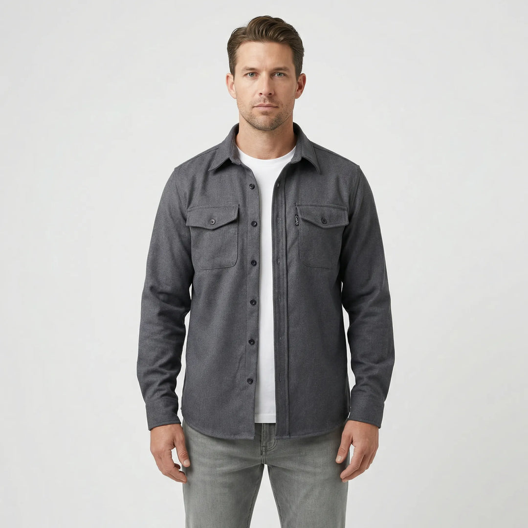 Bequemes Herren Freizeithemd: Langarm Overshirt Pablo mit praktischen Brusttaschen, ideal für vielseitige Looks.