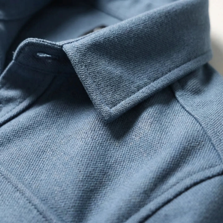 Stilvolles Herren Overshirt: Robustes Langarmhemd mit zwei Brusttaschen, perfekt für einen modischen Schichtlook.
