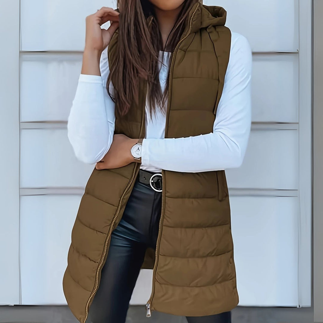 Bequeme, leichte Pufferweste für Damen, ärmellos und lang, perfekt als modische Übergangsjacke für jeden Tag.