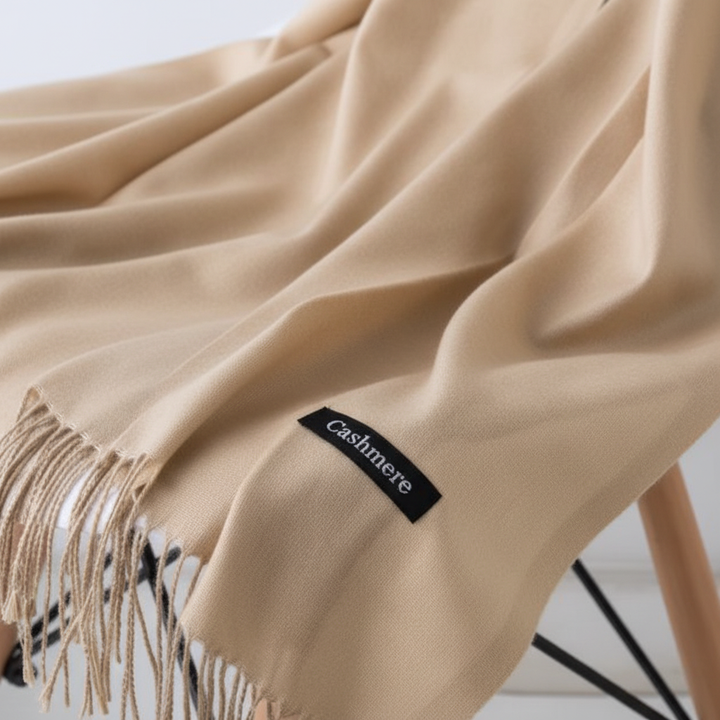 Warmer, langer Damen-Kaschmirschal. Ideal für kalte Herbst- und Wintertage, spendet Komfort und Eleganz.