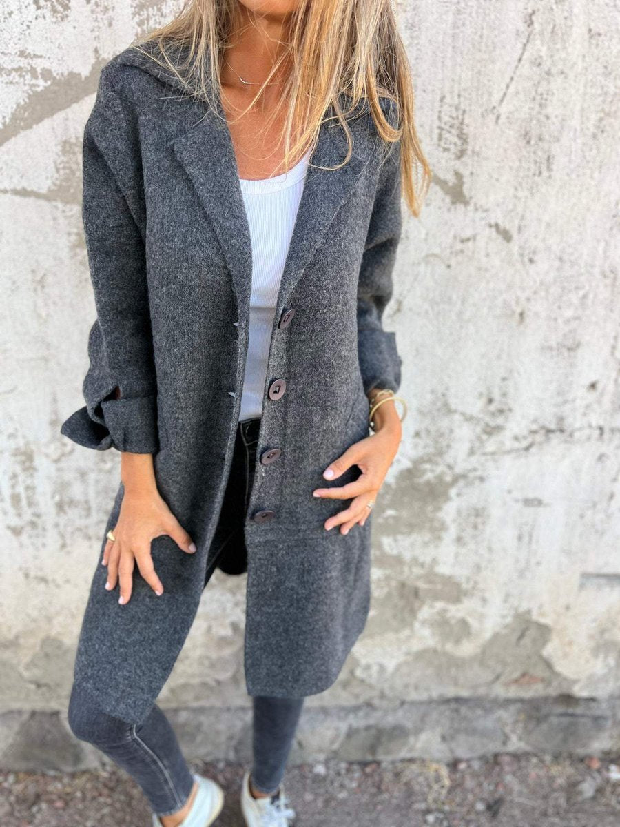 Langer eleganter Damenmantel mit Reverskragen, ideal für Business-Looks & Freizeit-Outfits.
