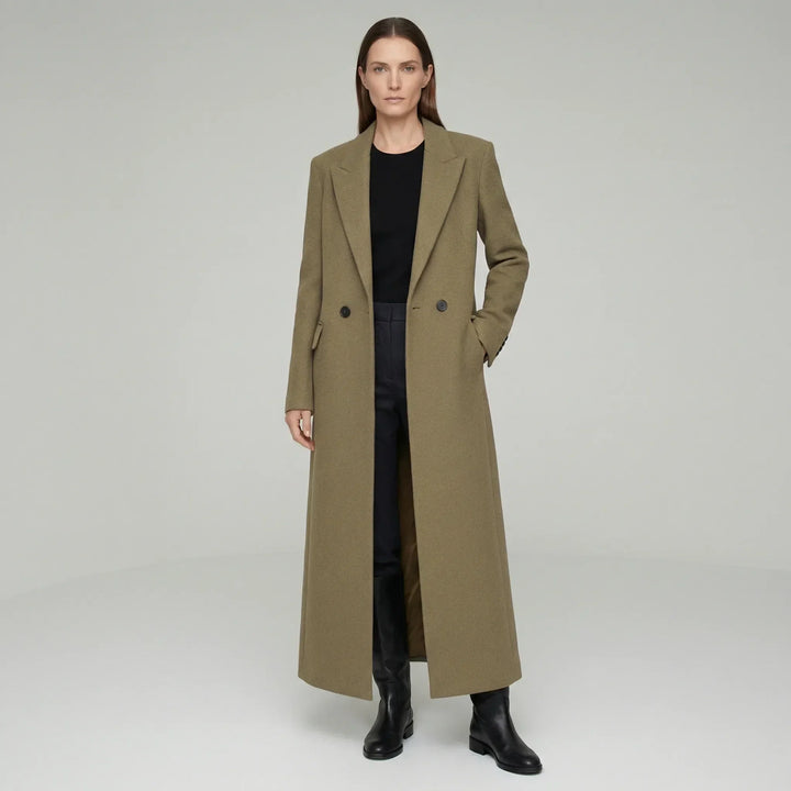 Hochwertiger langer Damenmantel in tiefem Rubinrot, ideal für Business & Abendmode, betont die Taille elegant.