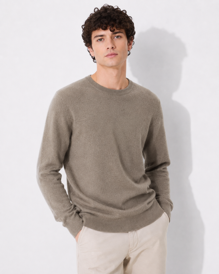 Damen Strickpullover mit hohem Kragen, kuschelig warm und stilvoll. Ideal für kühle Tage im Herbst/Winter.