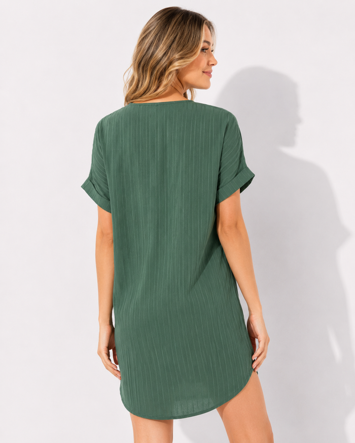 Festliches Abendkleid für Damen mit langen Ärmeln. Elegantes Design, ideal für besondere Anlässe in Damenmode.