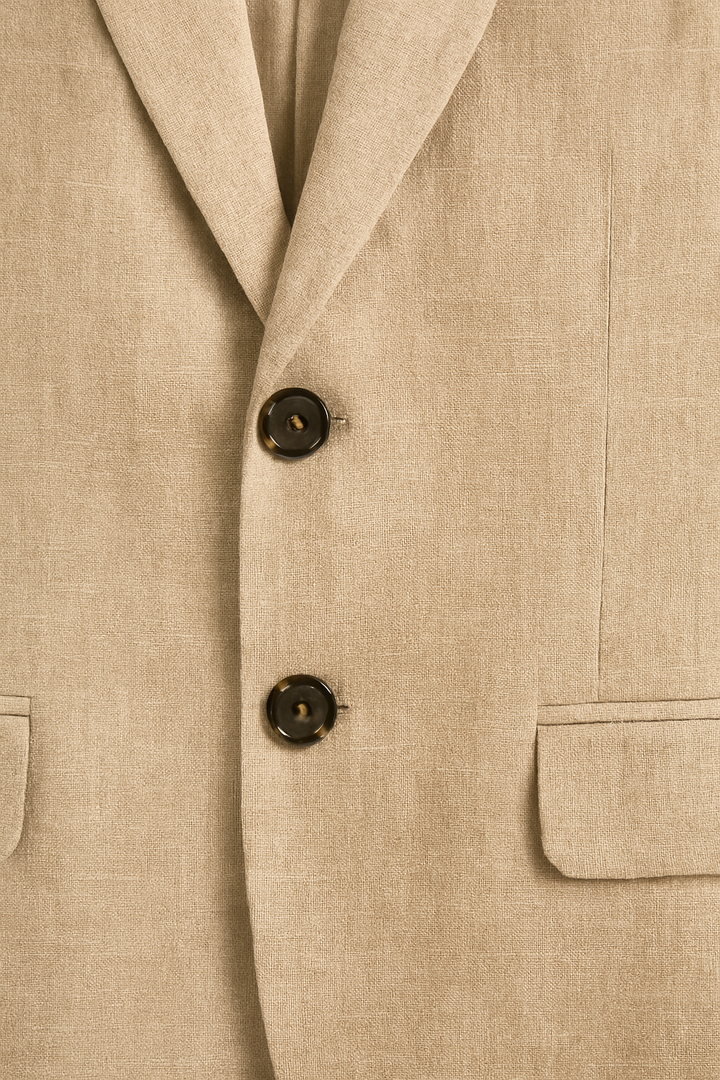 Eleganter Sommeranzug für Herren: Sakko und Hose im Slim Fit. Perfekt für die warme Jahreszeit.