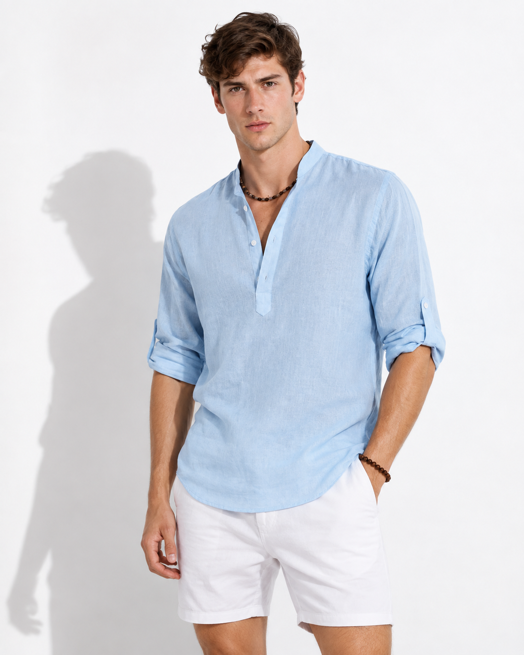 Klassisches Herren Langarmshirt in moderner Passform. Vielseitiges Basic für jede Männer Mode Garderobe.