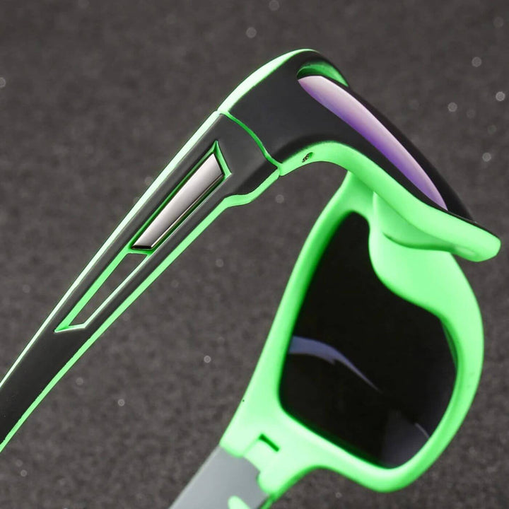 Herren Sportbrille mit 100% UV-Schutz und polarisierten Gläsern für optimalen Sehkomfort und klare Sicht.