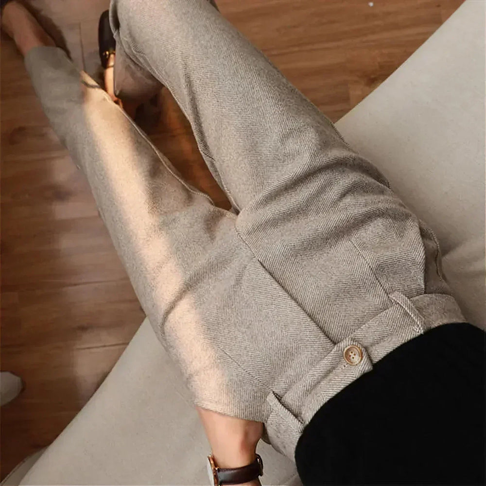 Hochwertige Herren Stoffhose Chino, bietet Komfort und Stil für Büro und Alltag.