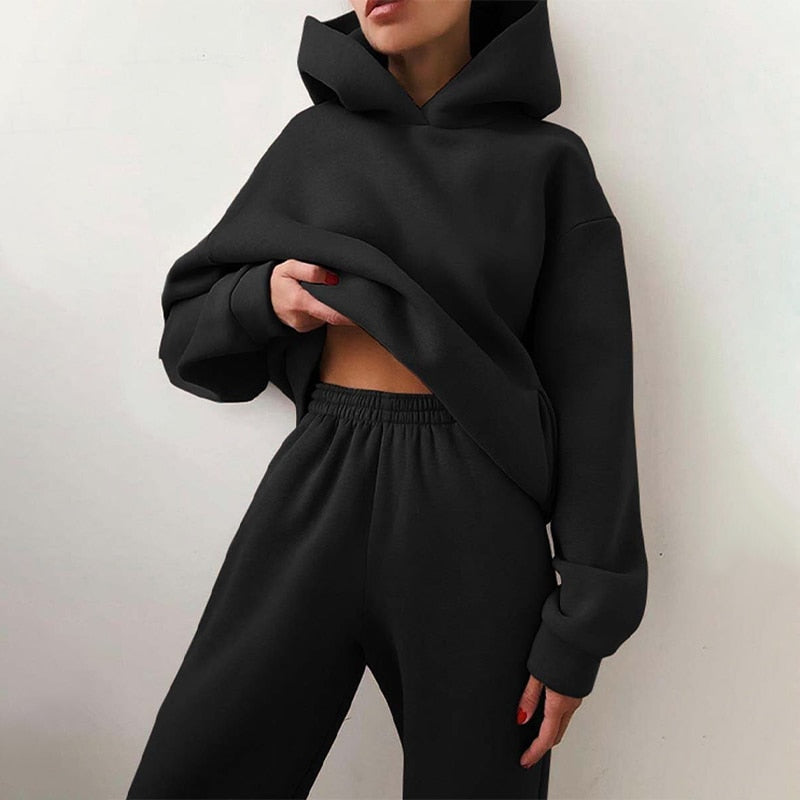 Lässiges Damen Zweiteiler Jogging-Set aus atmungsaktivem Polyester; ideal für Sport & Entspannung.