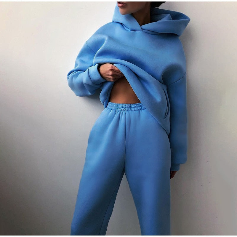 Sportliches Damen Homewear Jogging-Set mit elastischem Bund & weichem Polyester-Stoff für Komfort.