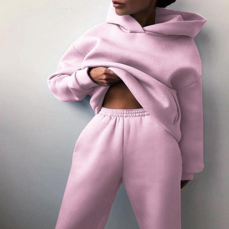 Vielseitiges Damen Freizeit-Jogging-Set aus atmungsaktivem Polyester, perfekt für zu Hause oder unterwegs.